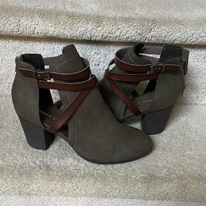 New. Madden girl women’s ankle boots. NWOT . Size 9.5.